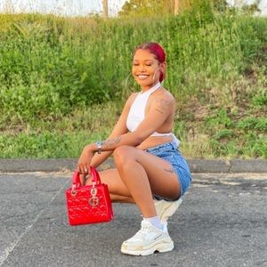 Meet your Posher, Deidra